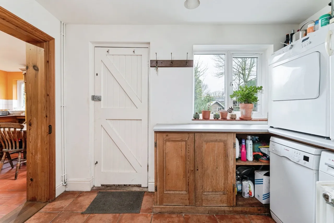 High Street, Haddenham, CB6, photo 20