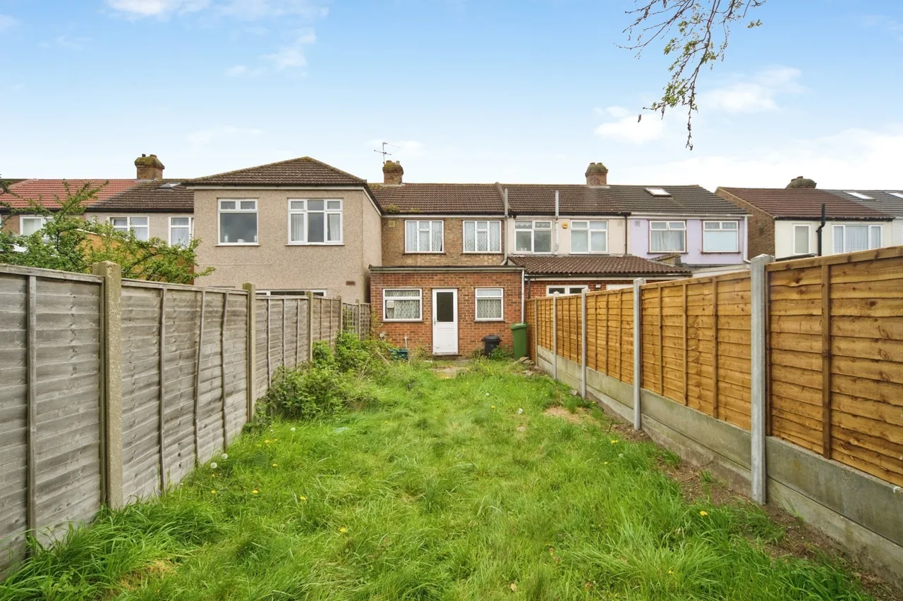 Western Avenue, Dagenham, RM10, photo 4