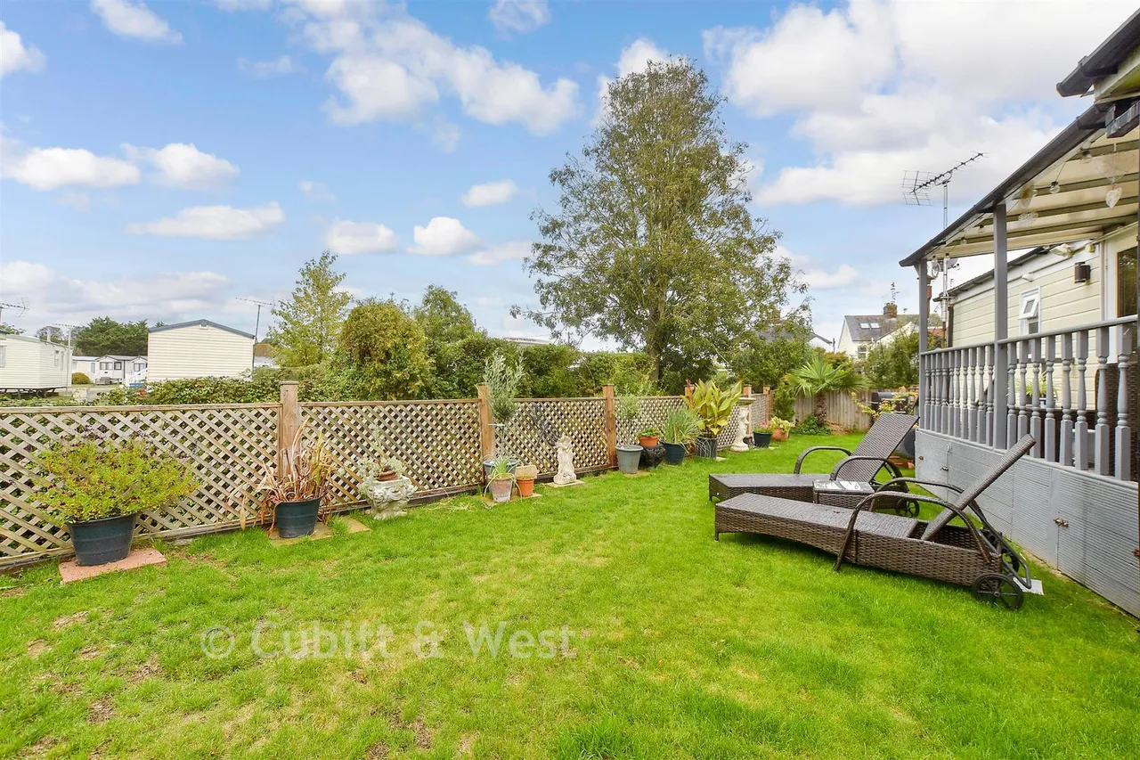 Thornlea Court, Thornlea Park, BN17, photo 2