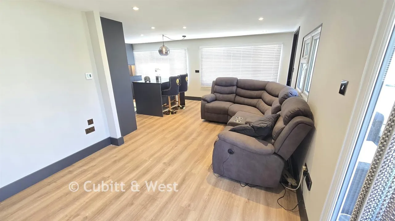 Thornlea Court, Thornlea Park, BN17, photo 8