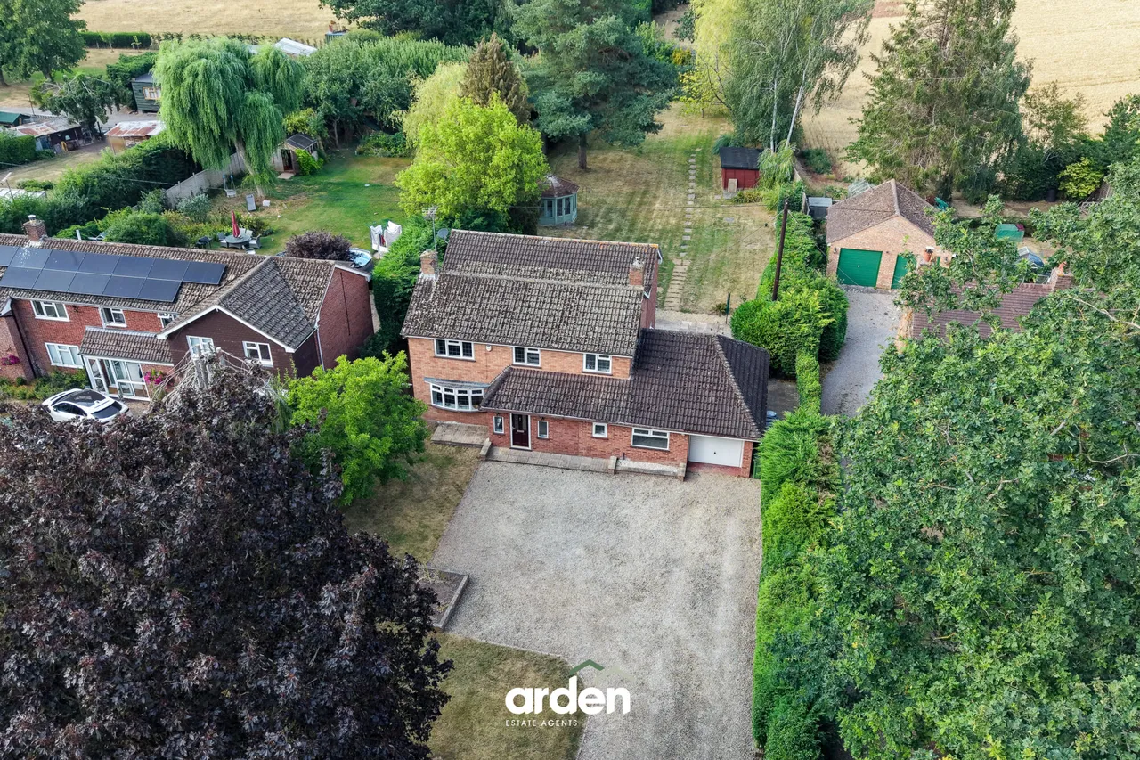4 bed house for sale, Alcester Road, Radford, WR7