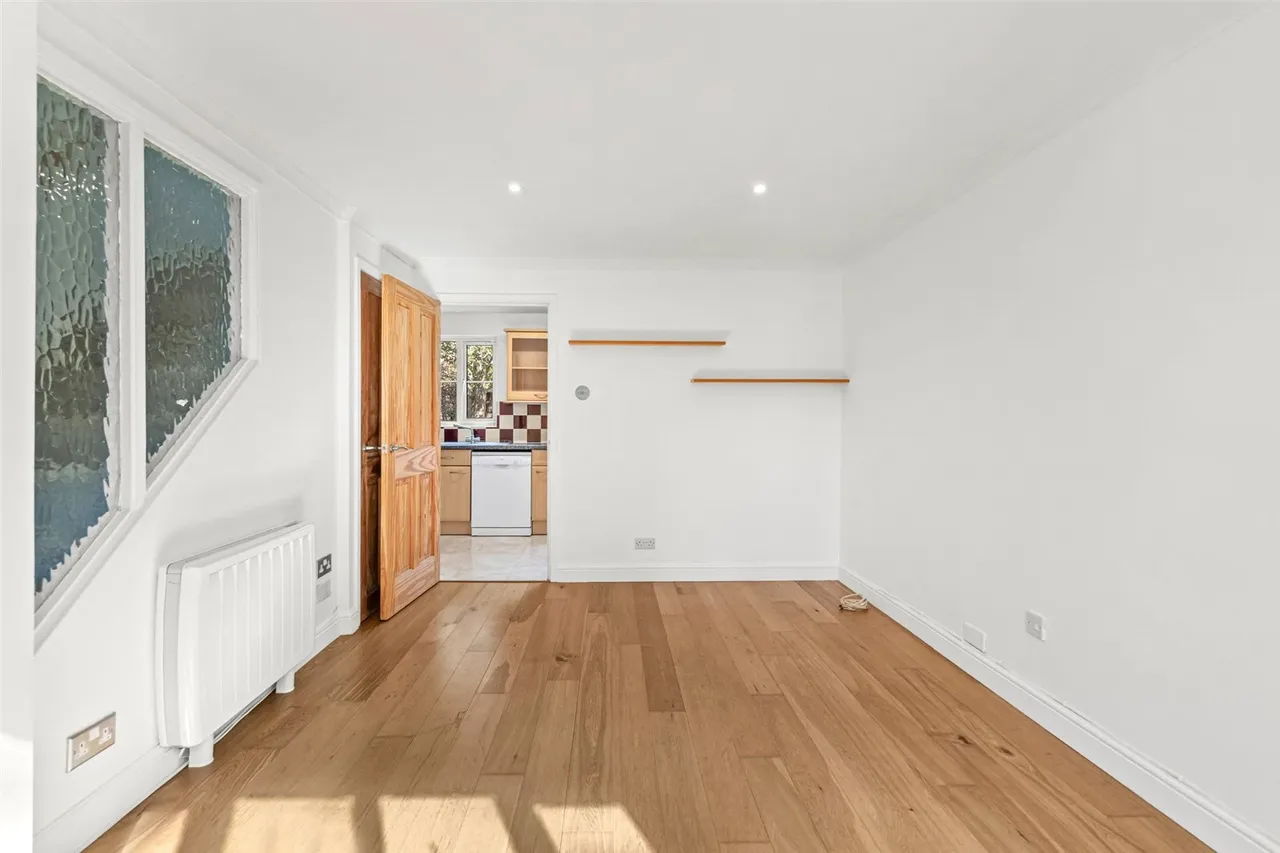 Sonning Gardens, Hampton, TW12 3PN, photo 3