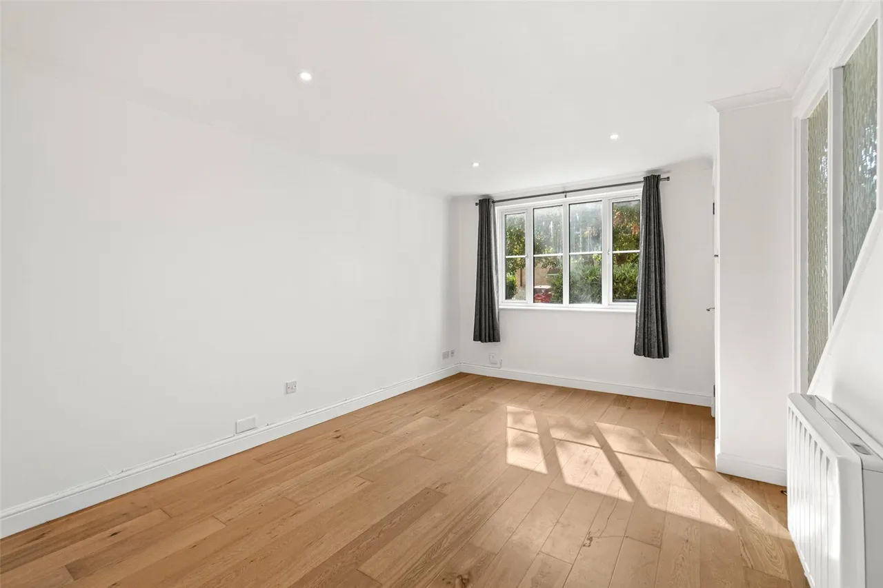 Sonning Gardens, Hampton, TW12 3PN, photo 2