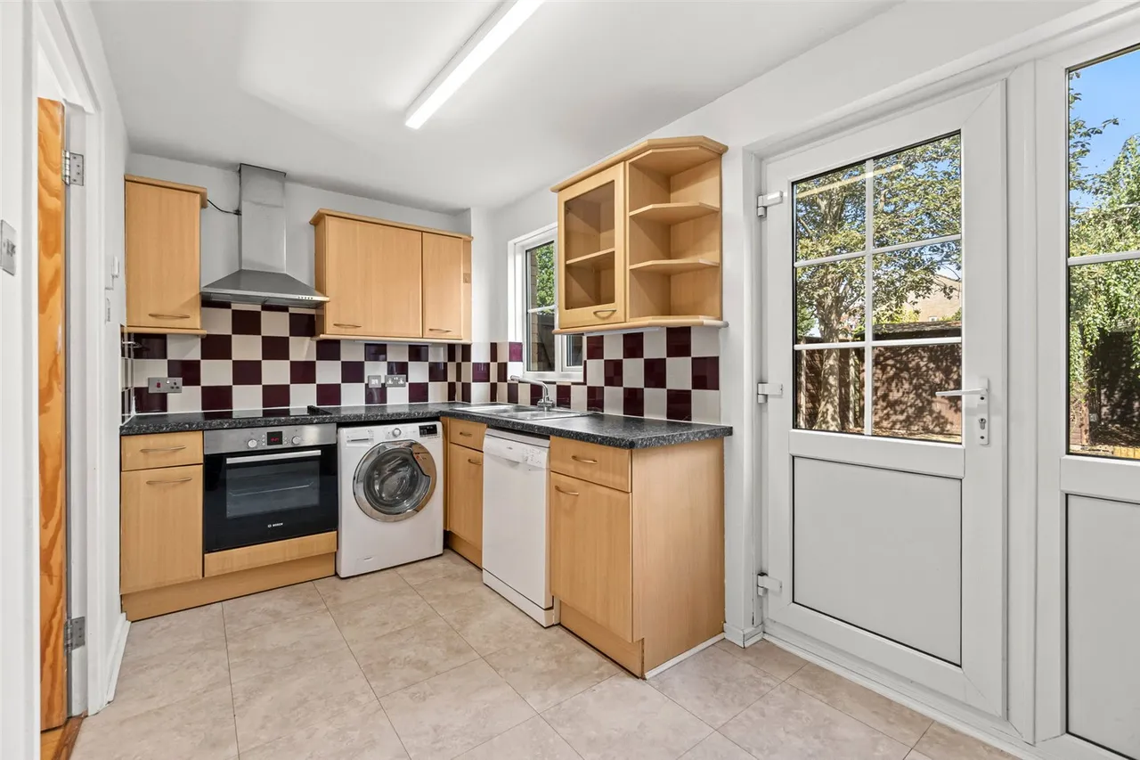 Sonning Gardens, Hampton, TW12 3PN, photo 5
