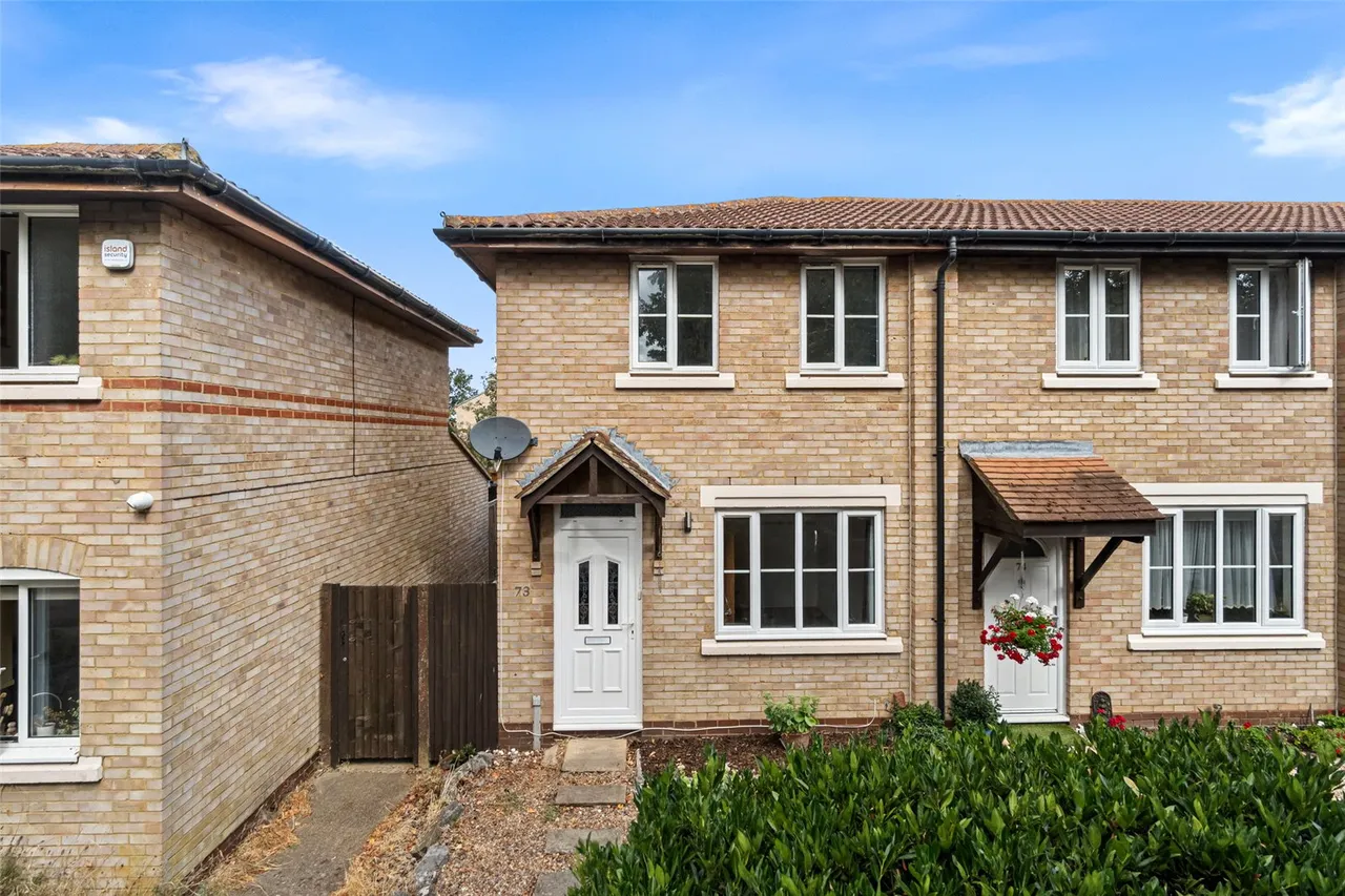 2 bed house for sale — Sonning Gardens, Hampton, TW12 3PN