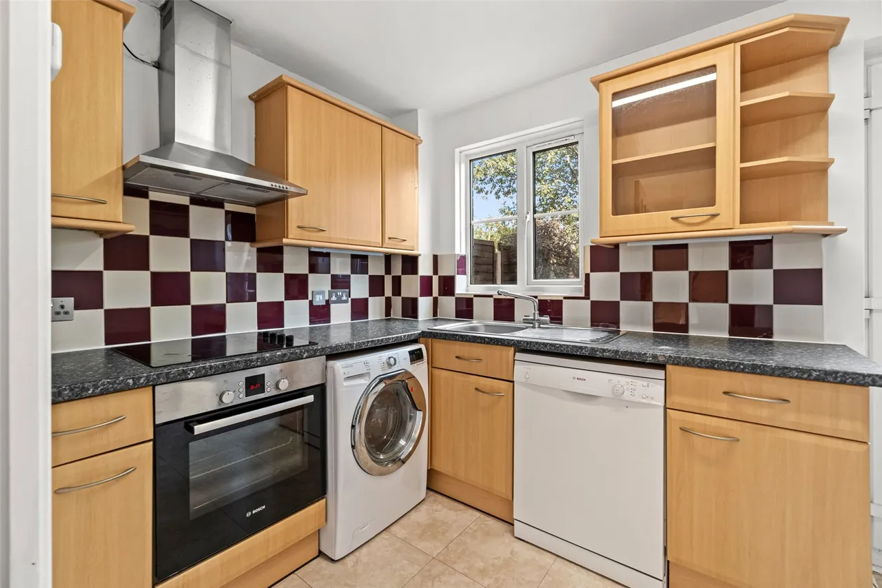 Sonning Gardens, Hampton, TW12 3PN, photo 4