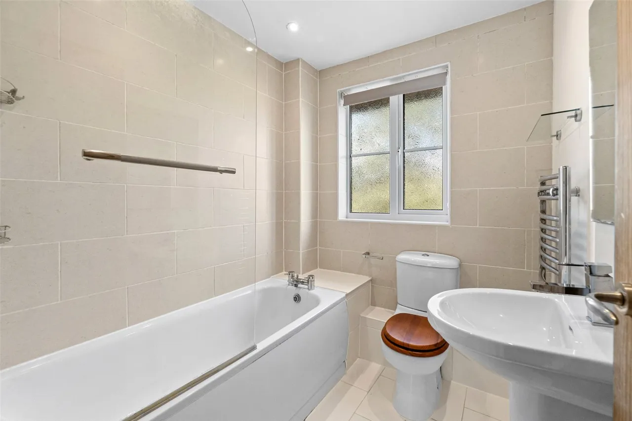 Sonning Gardens, Hampton, TW12 3PN, photo 8