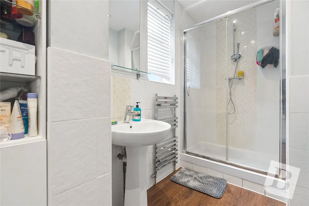 Heaton Close, Harold Hill, RM3, photo 11