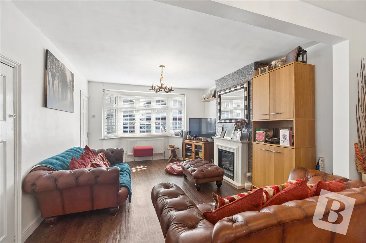 Heaton Close, Harold Hill, RM3, photo 2