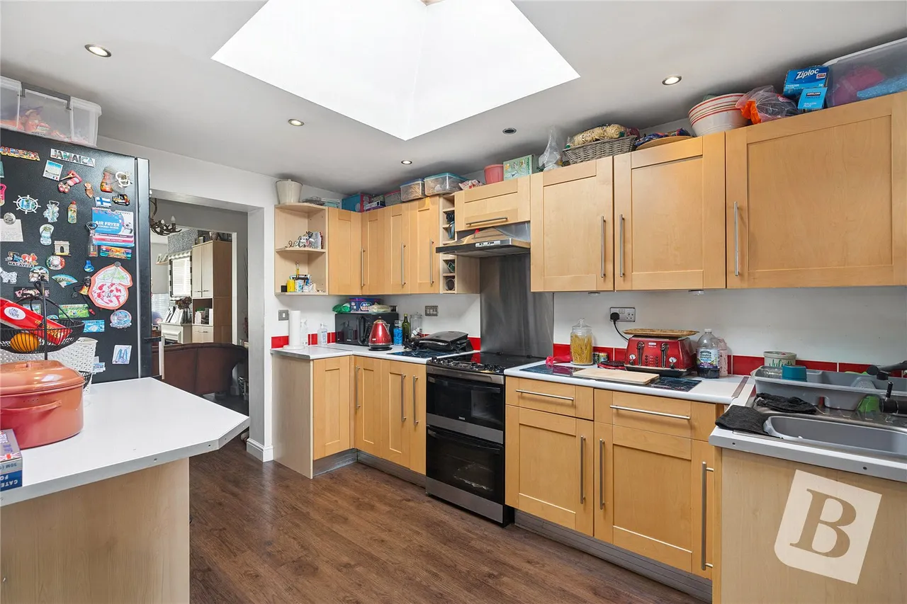 Heaton Close, Harold Hill, RM3, photo 3
