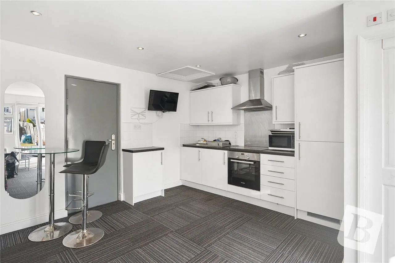 Heaton Close, Harold Hill, RM3, photo 10