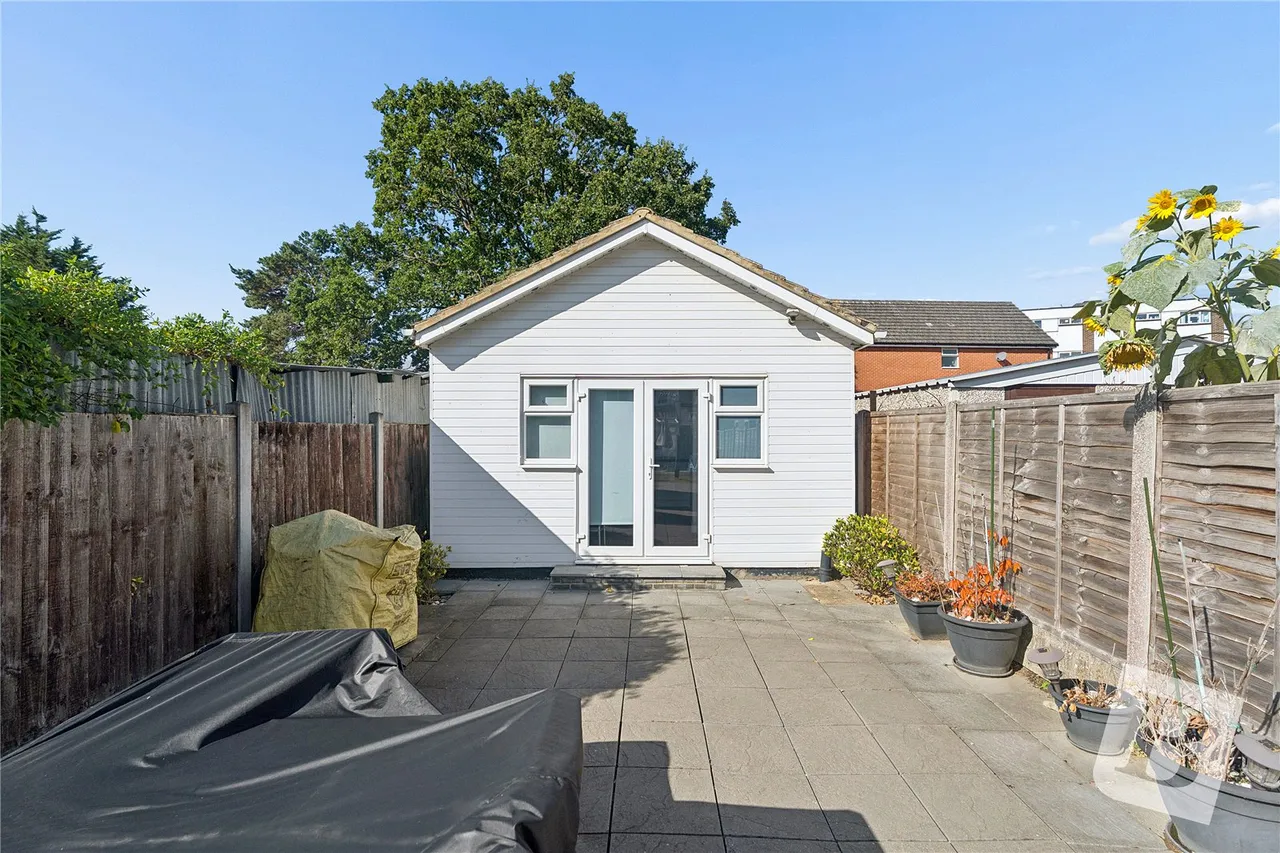 Heaton Close, Harold Hill, RM3, photo 9