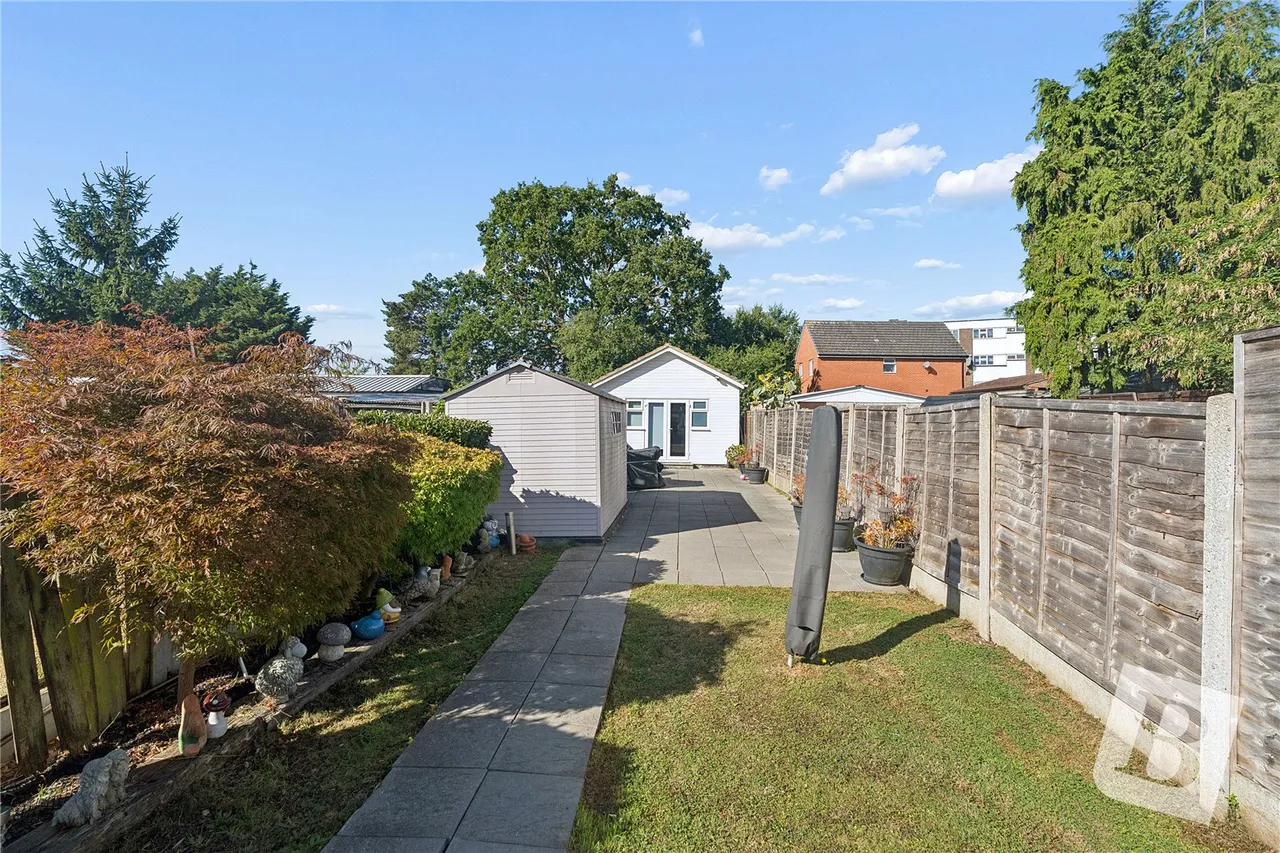 Heaton Close, Harold Hill, RM3, photo 12