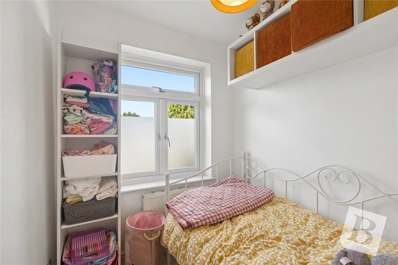 Heaton Close, Harold Hill, RM3, photo 8