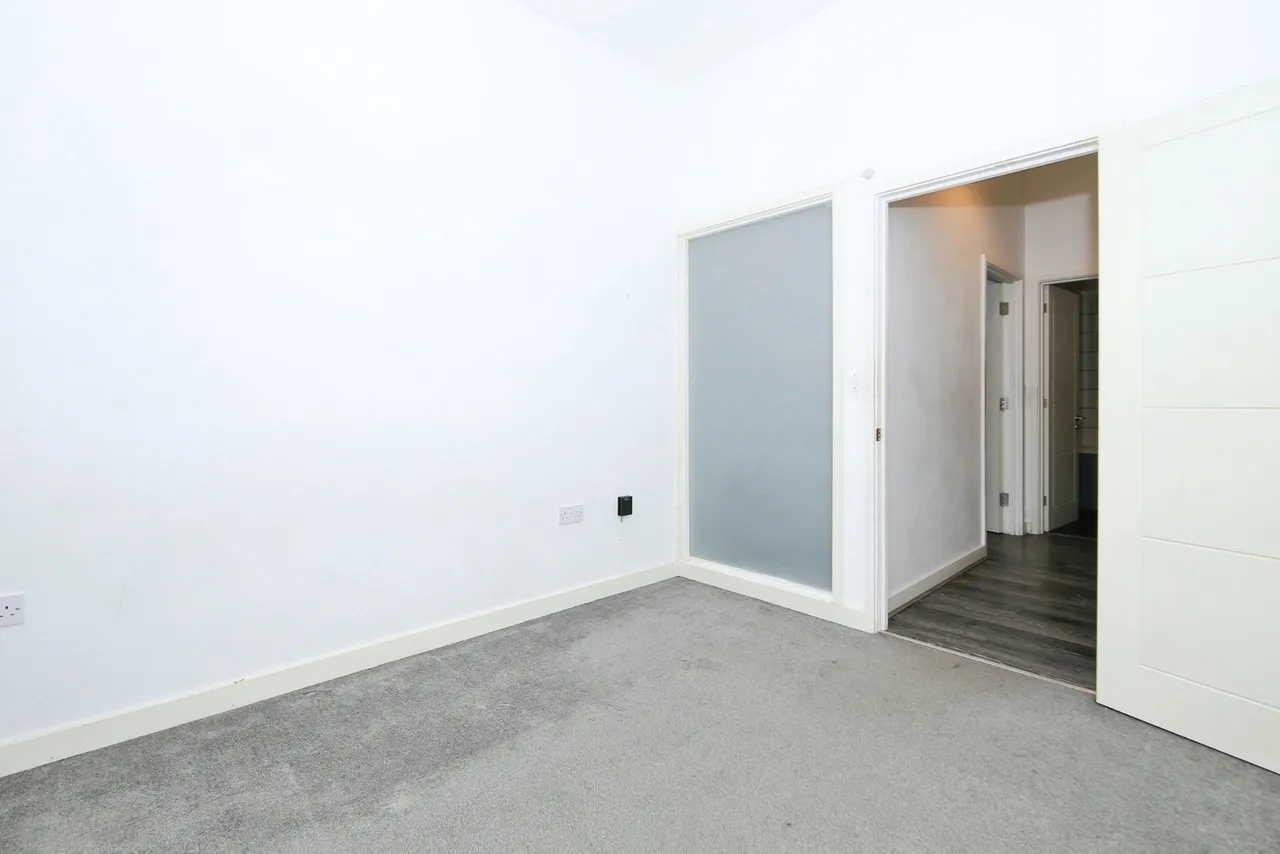 Vicarage Farm Road, Peterborough, Cambridgeshire, PE1, photo 6