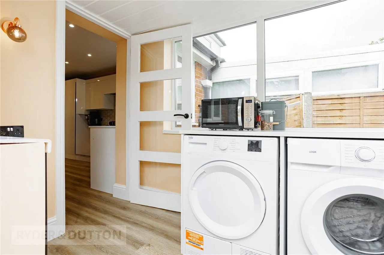 Chichester Crescent, Chadderton, OL9, photo 8