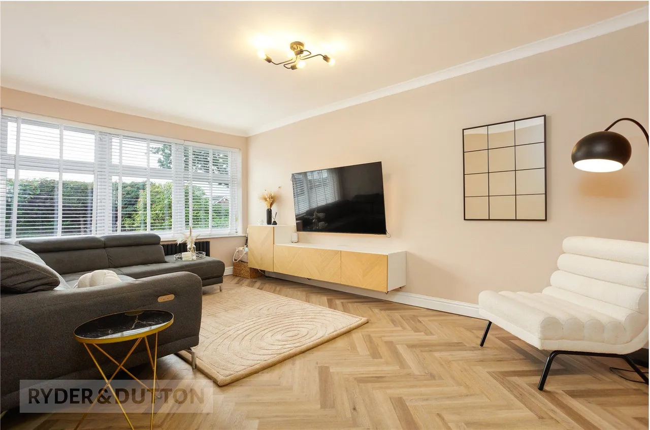 Chichester Crescent, Chadderton, OL9, photo 3
