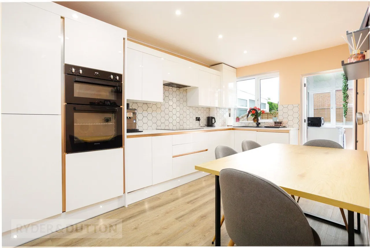 Chichester Crescent, Chadderton, OL9, photo 6