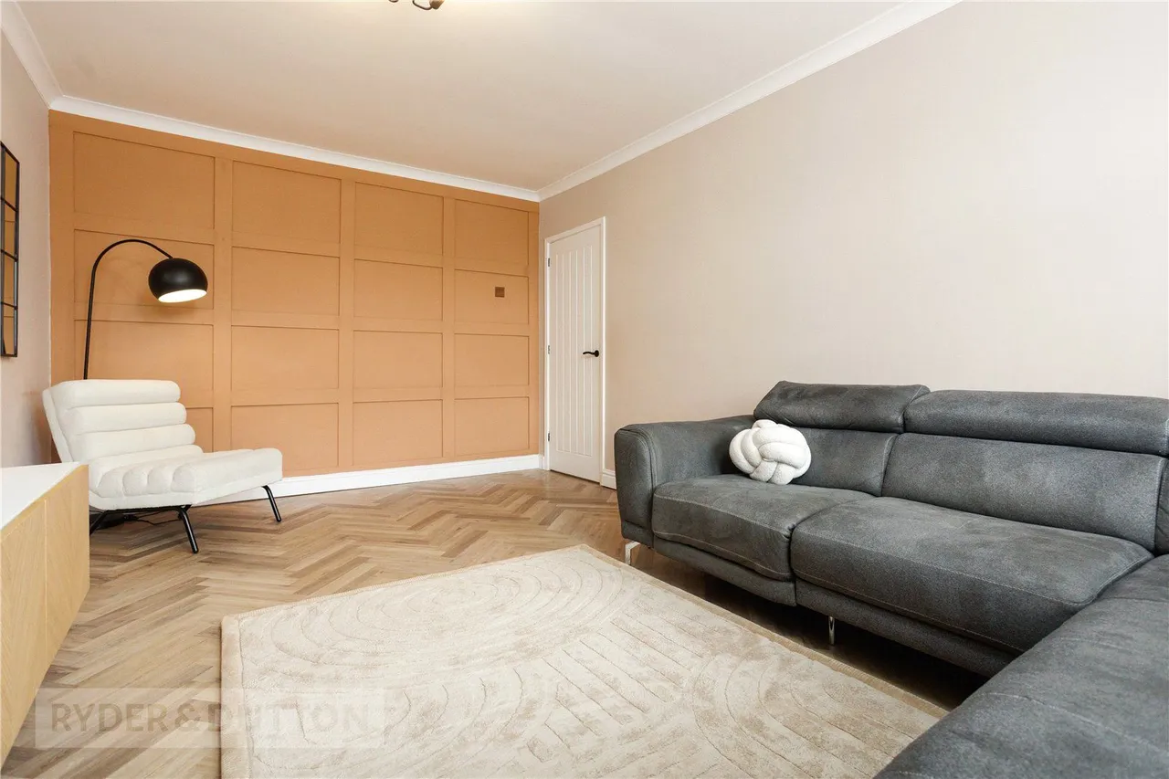Chichester Crescent, Chadderton, OL9, photo 4