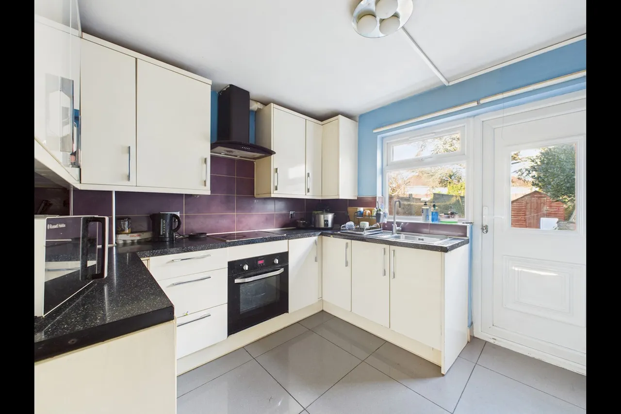 Abbey Close, Hayes, UB3, photo 5
