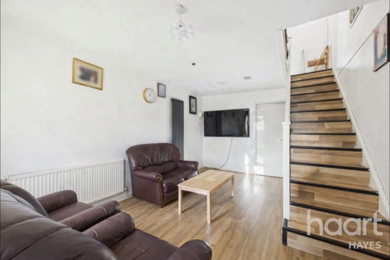 Abbey Close, Hayes, UB3, photo 2