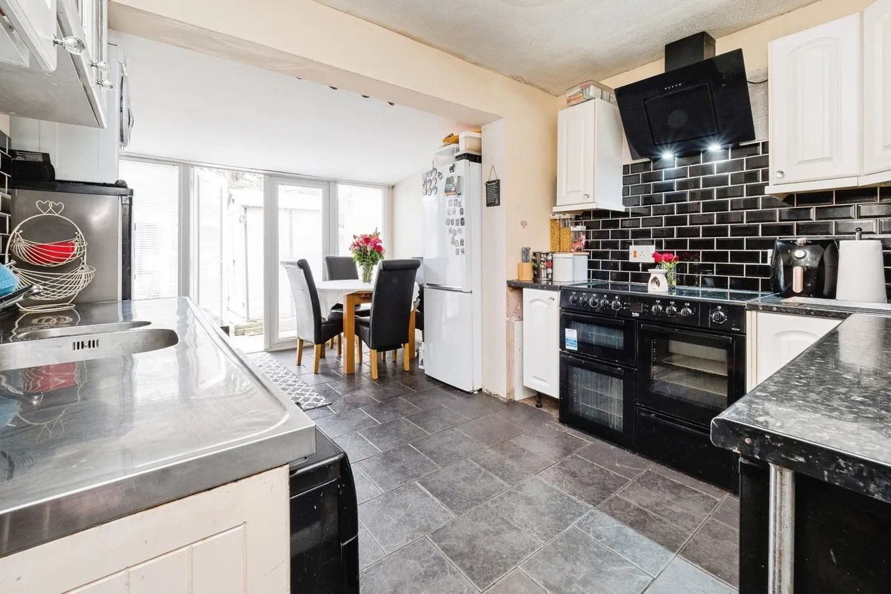 Harlow Road, RAINHAM, Essex, RM13, photo 5
