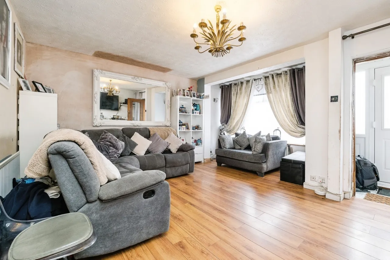 Harlow Road, RAINHAM, Essex, RM13, photo 3