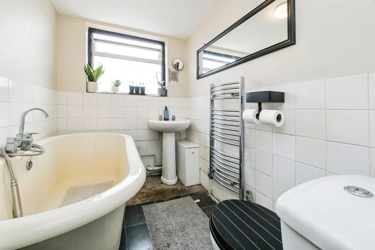 Harlow Road, RAINHAM, Essex, RM13, photo 20