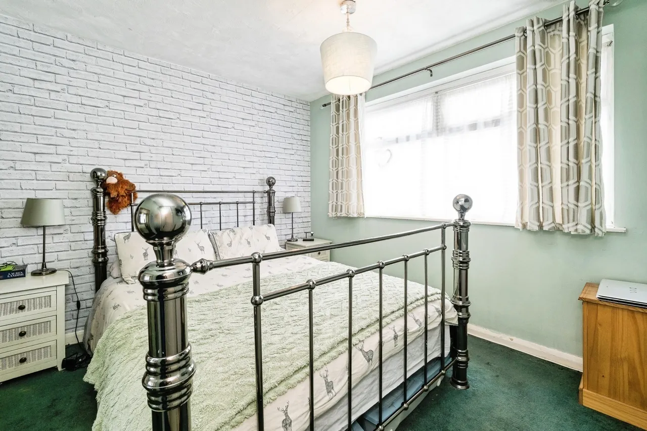 Harlow Road, RAINHAM, Essex, RM13, photo 13
