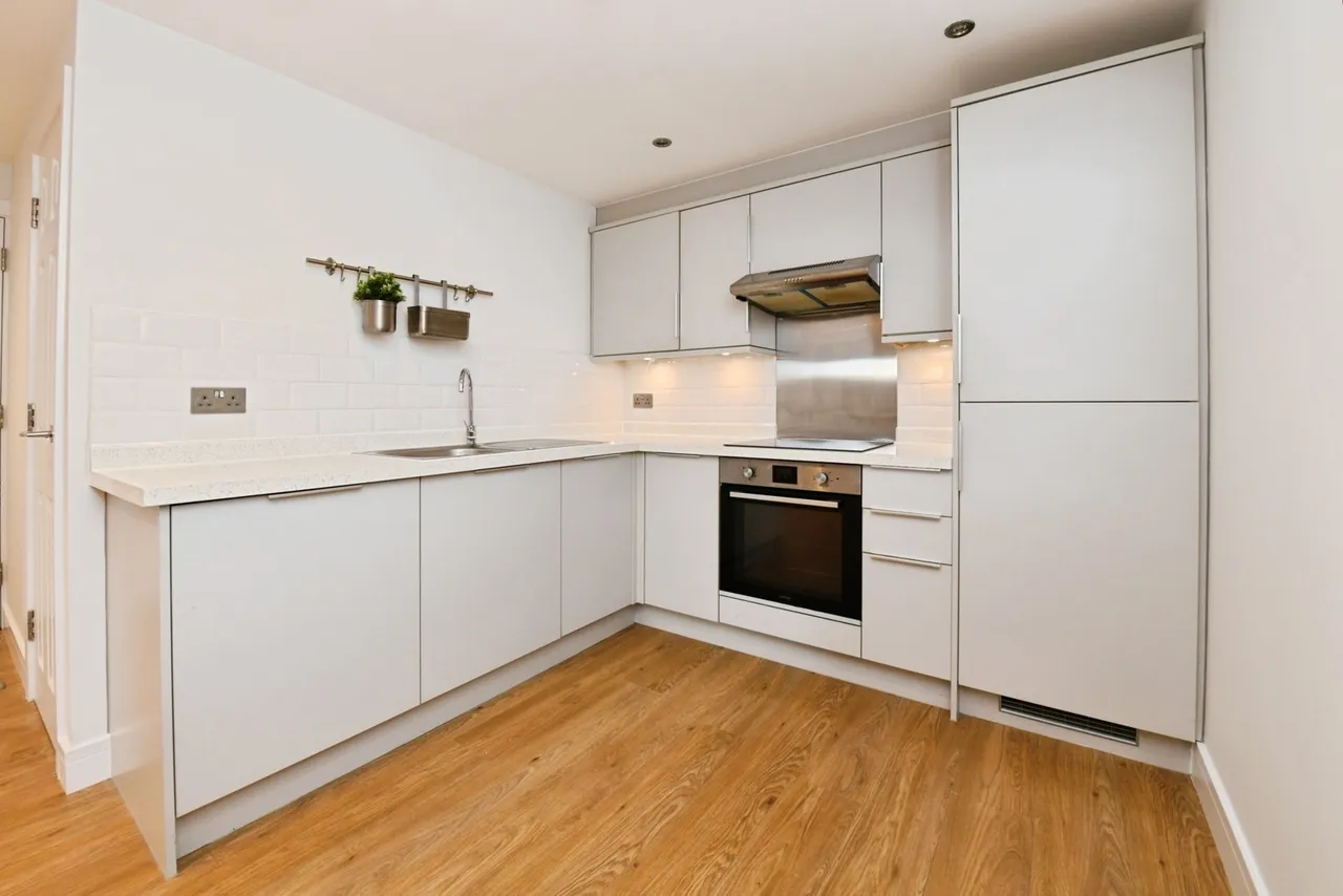 Roberts Road, Basildon, Essex, SS15, photo 3