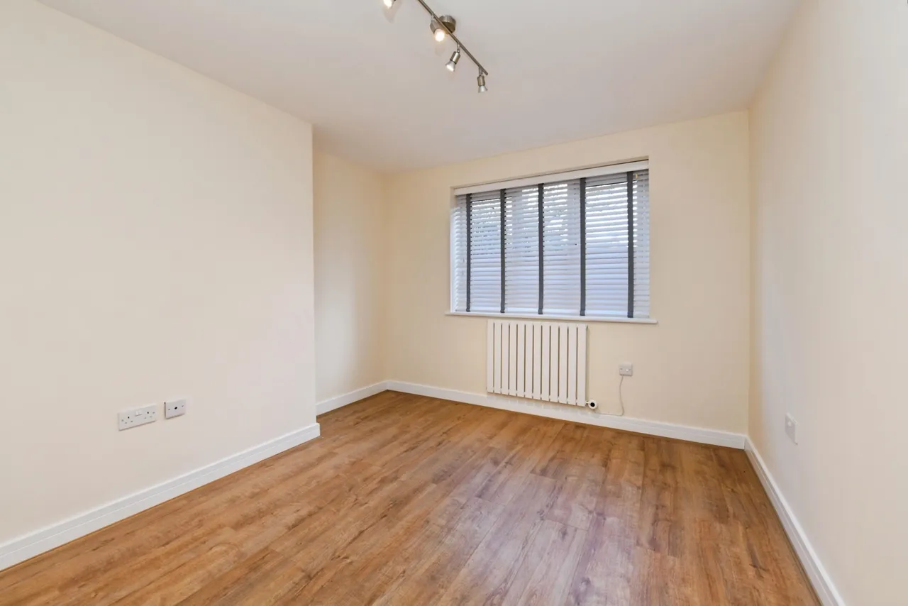 Roberts Road, Basildon, Essex, SS15, photo 10