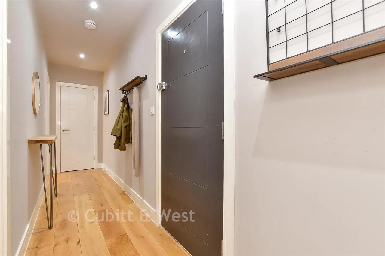 North Street, Leatherhead, KT22, photo 9