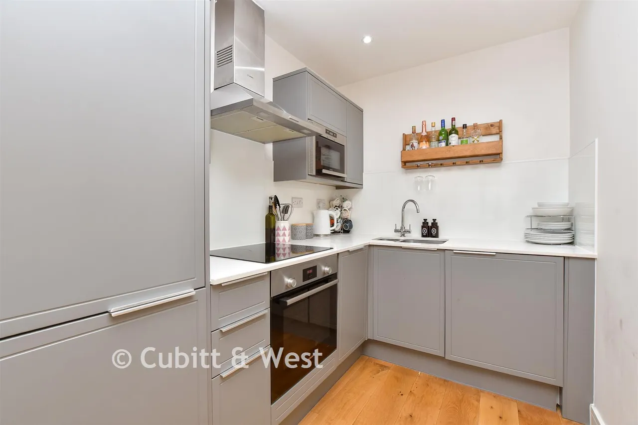North Street, Leatherhead, KT22, photo 4