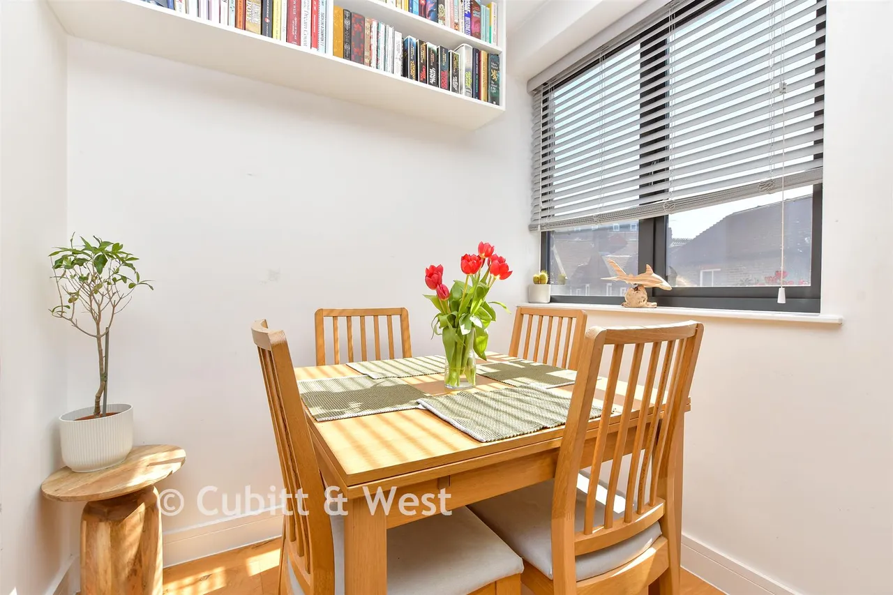 North Street, Leatherhead, KT22, photo 7