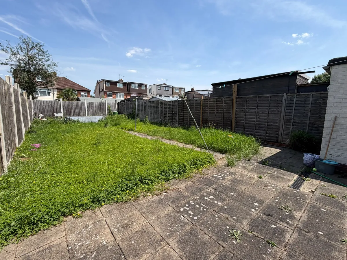 Uxbridge, UB10, photo 20