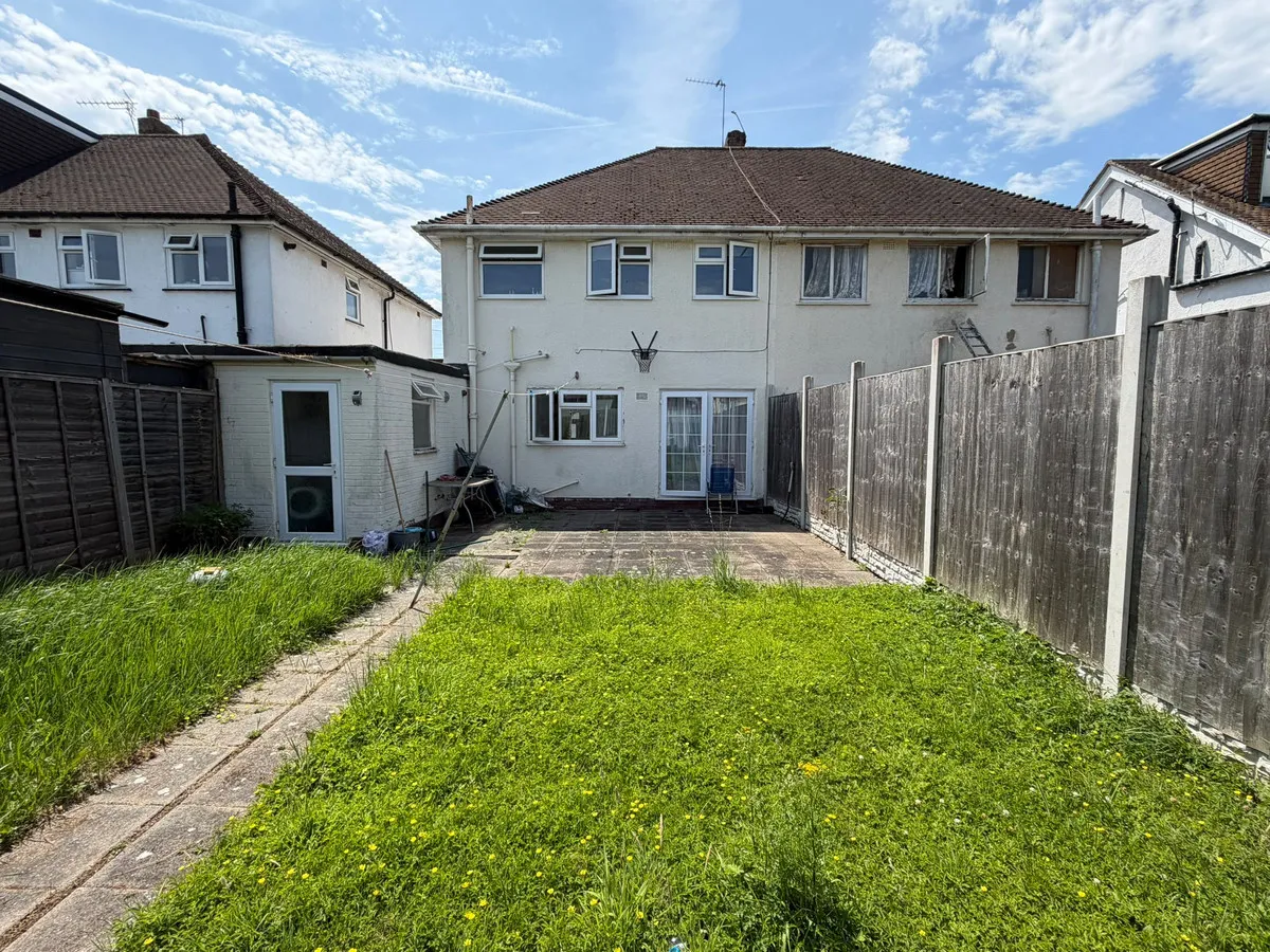 Uxbridge, UB10, photo 18