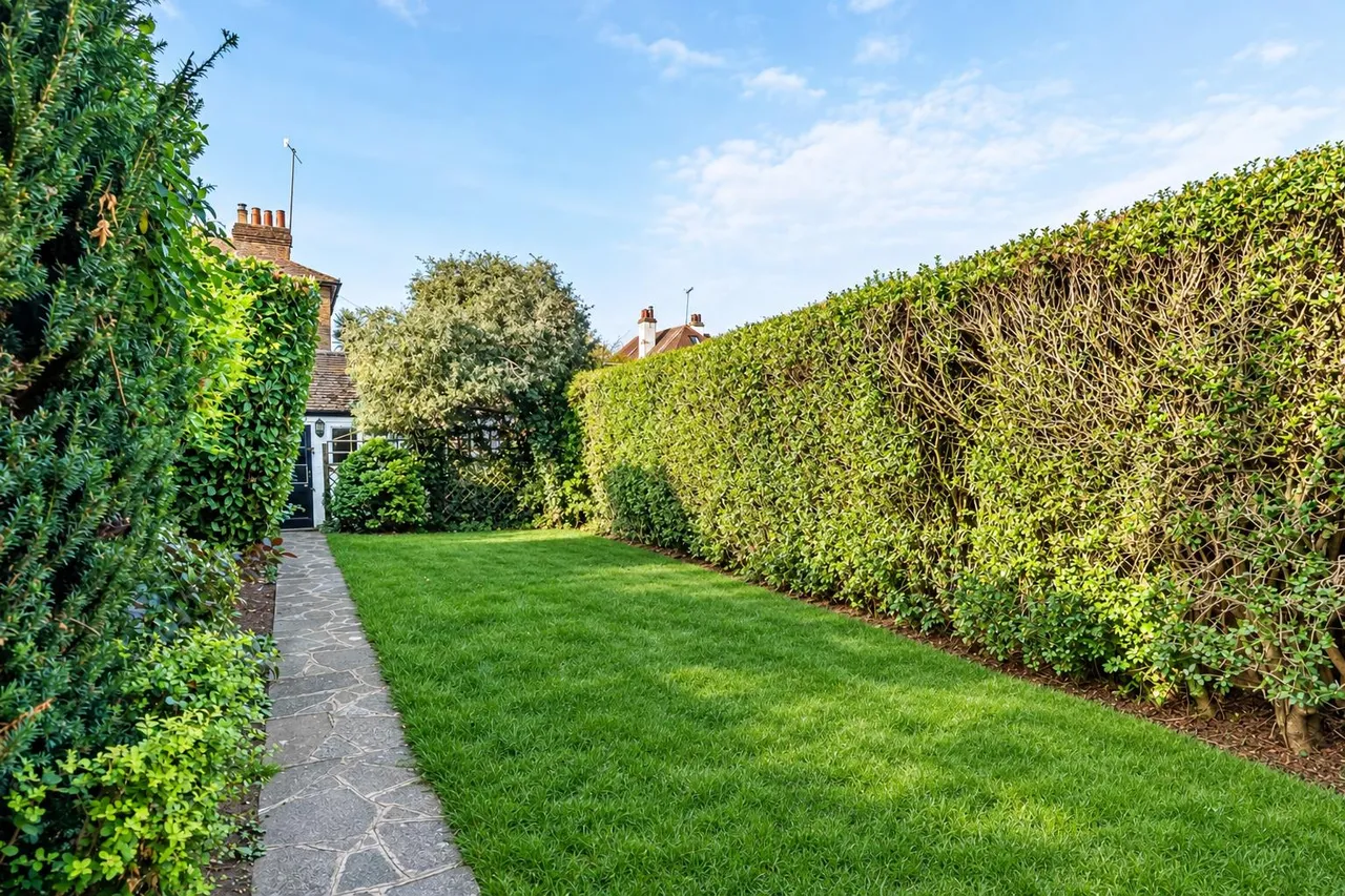 Reigate Road, Leatherhead, KT22, photo 3