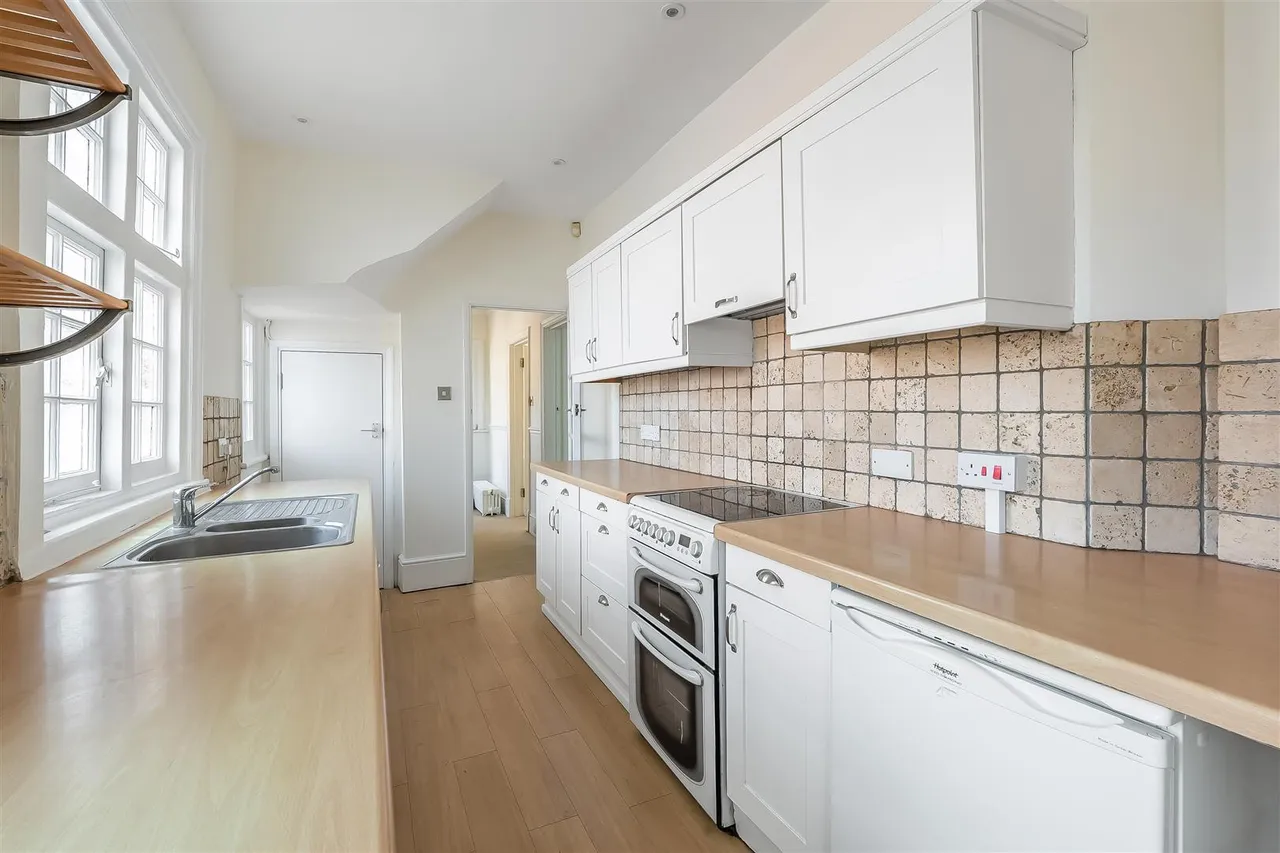 Reigate Road, Leatherhead, KT22, photo 7