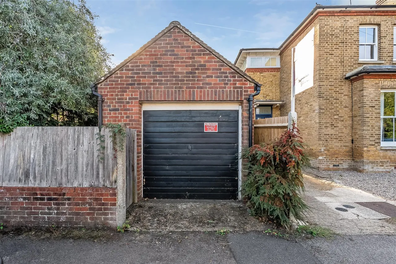 Reigate Road, Leatherhead, KT22, photo 13