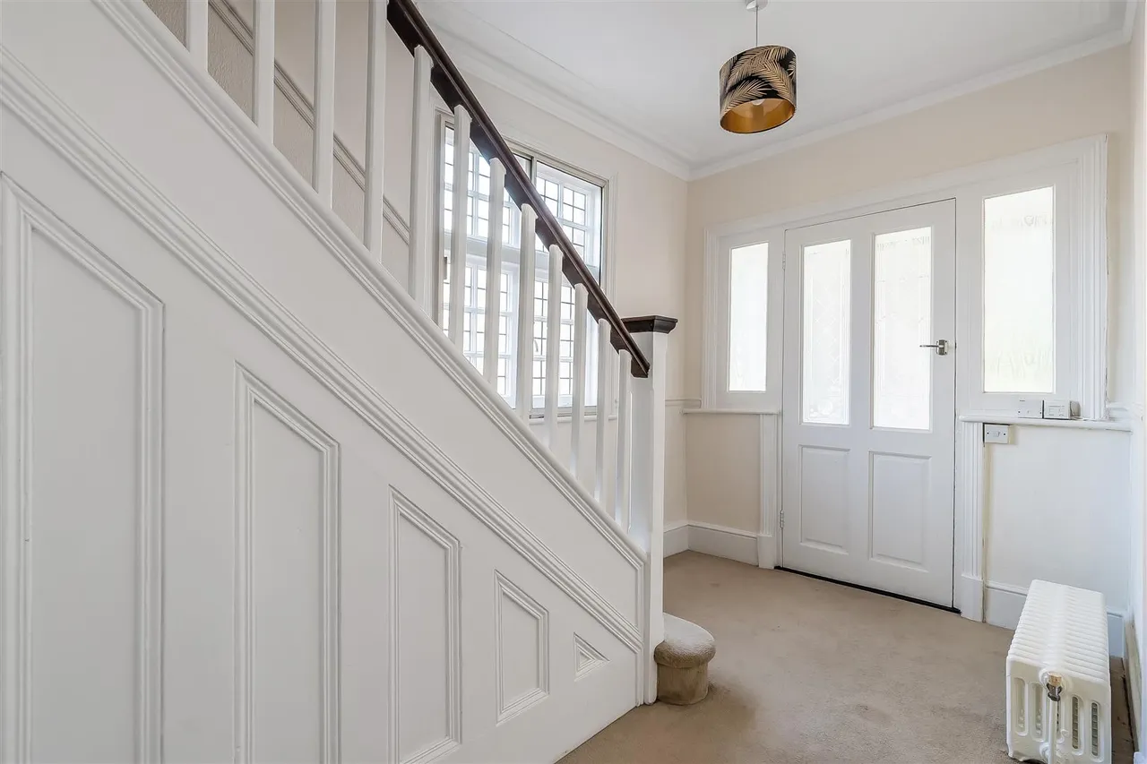 Reigate Road, Leatherhead, KT22, photo 8