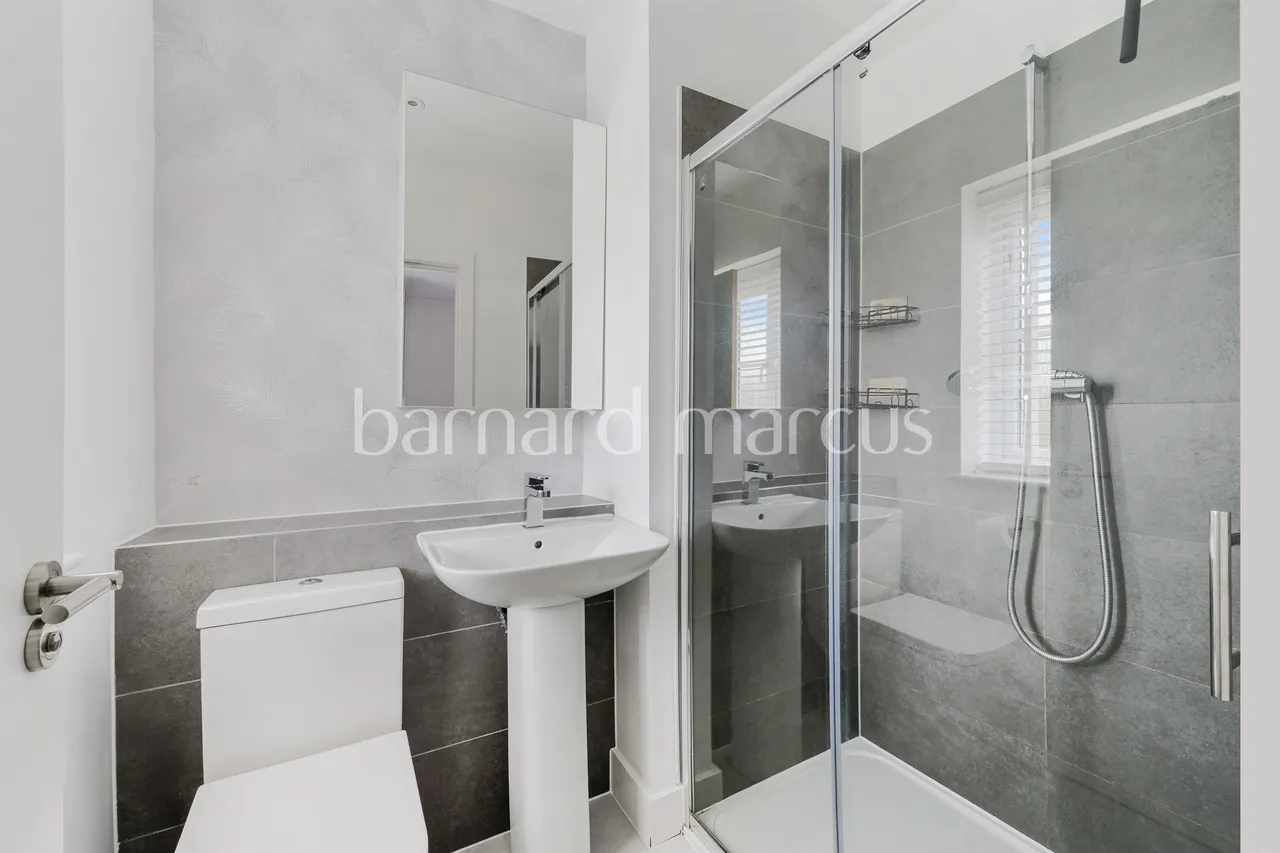Isabella Walk, Tadworth, photo 10