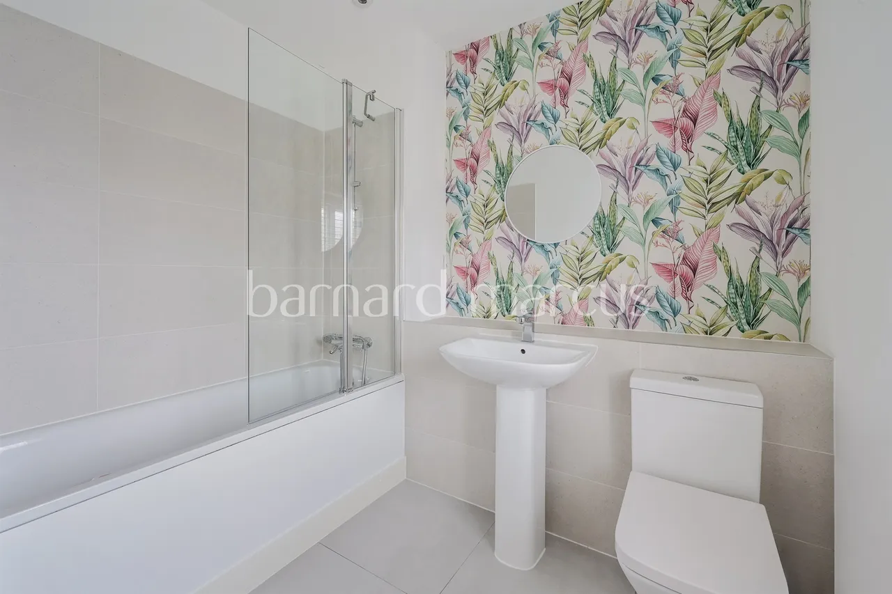 Isabella Walk, Tadworth, photo 9