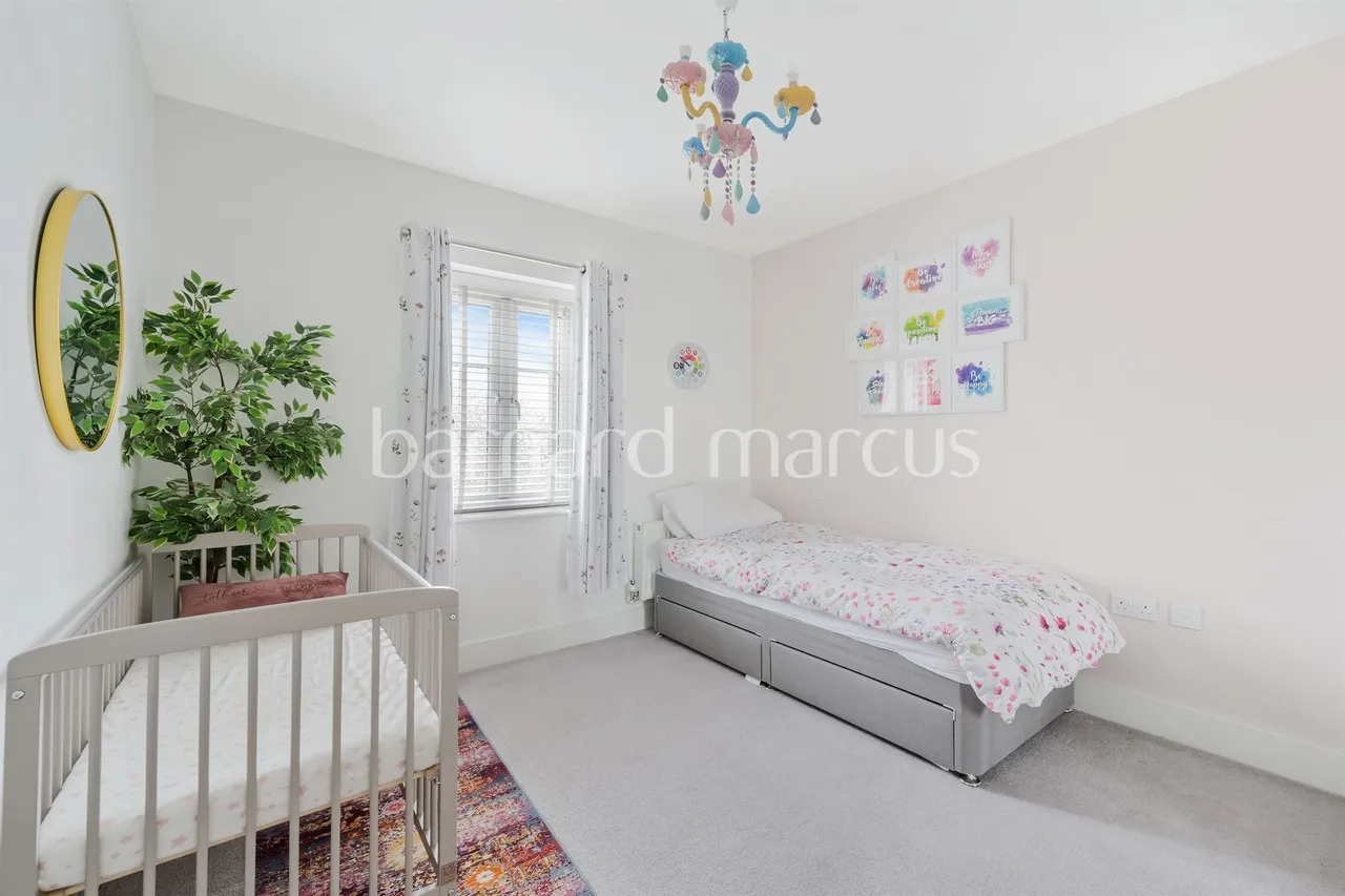 Isabella Walk, Tadworth, photo 7