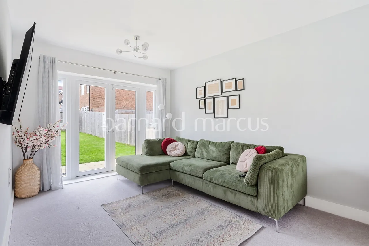 Isabella Walk, Tadworth, photo 5