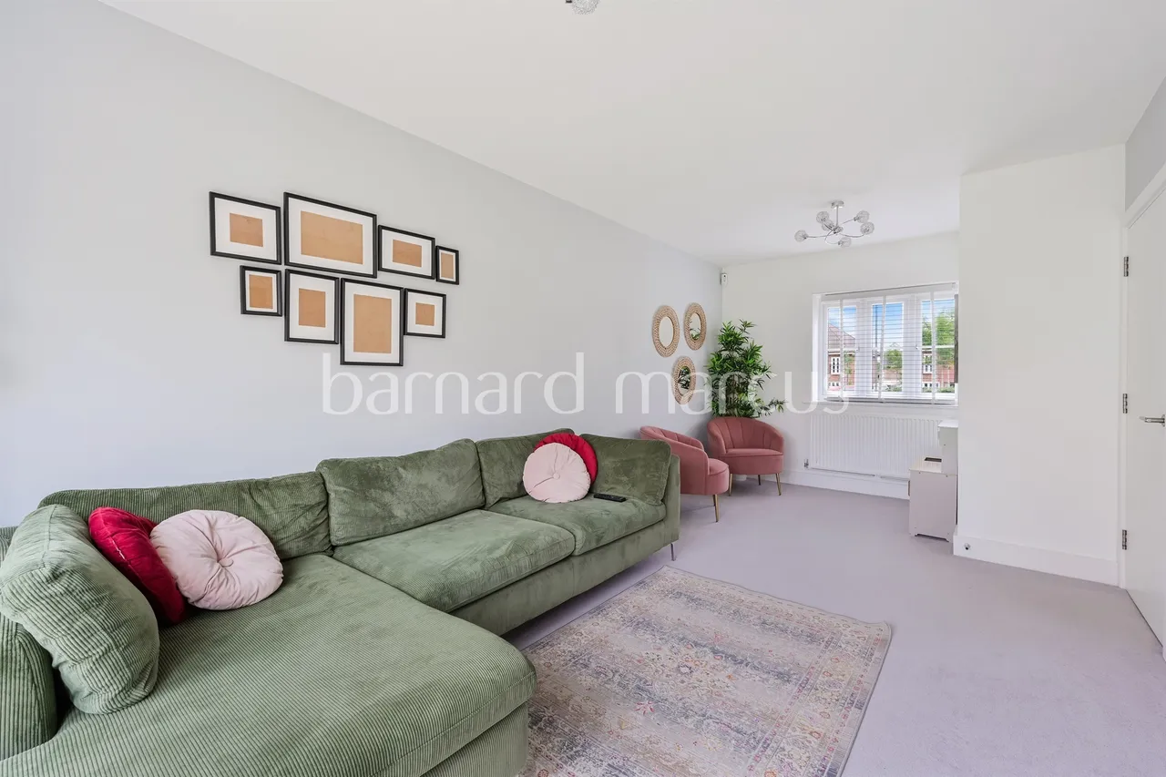 Isabella Walk, Tadworth, photo 4