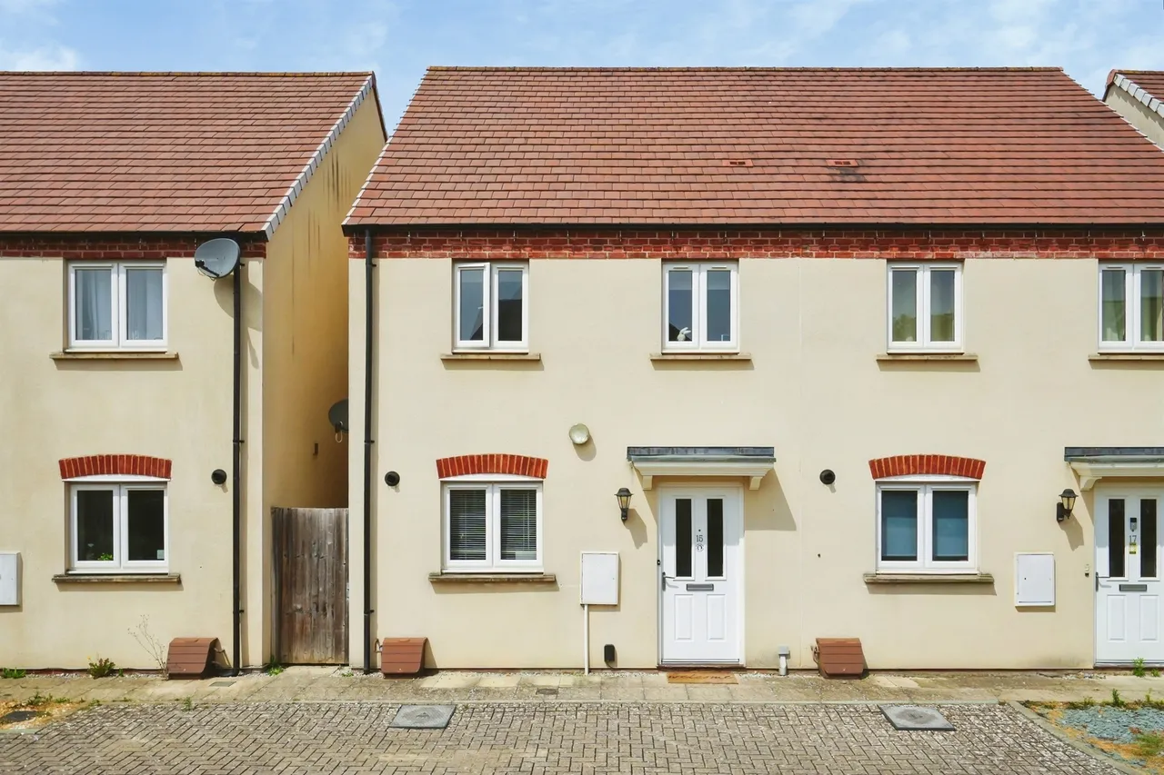 2 bed house for sale, Redcar Road, Bicester, OX26