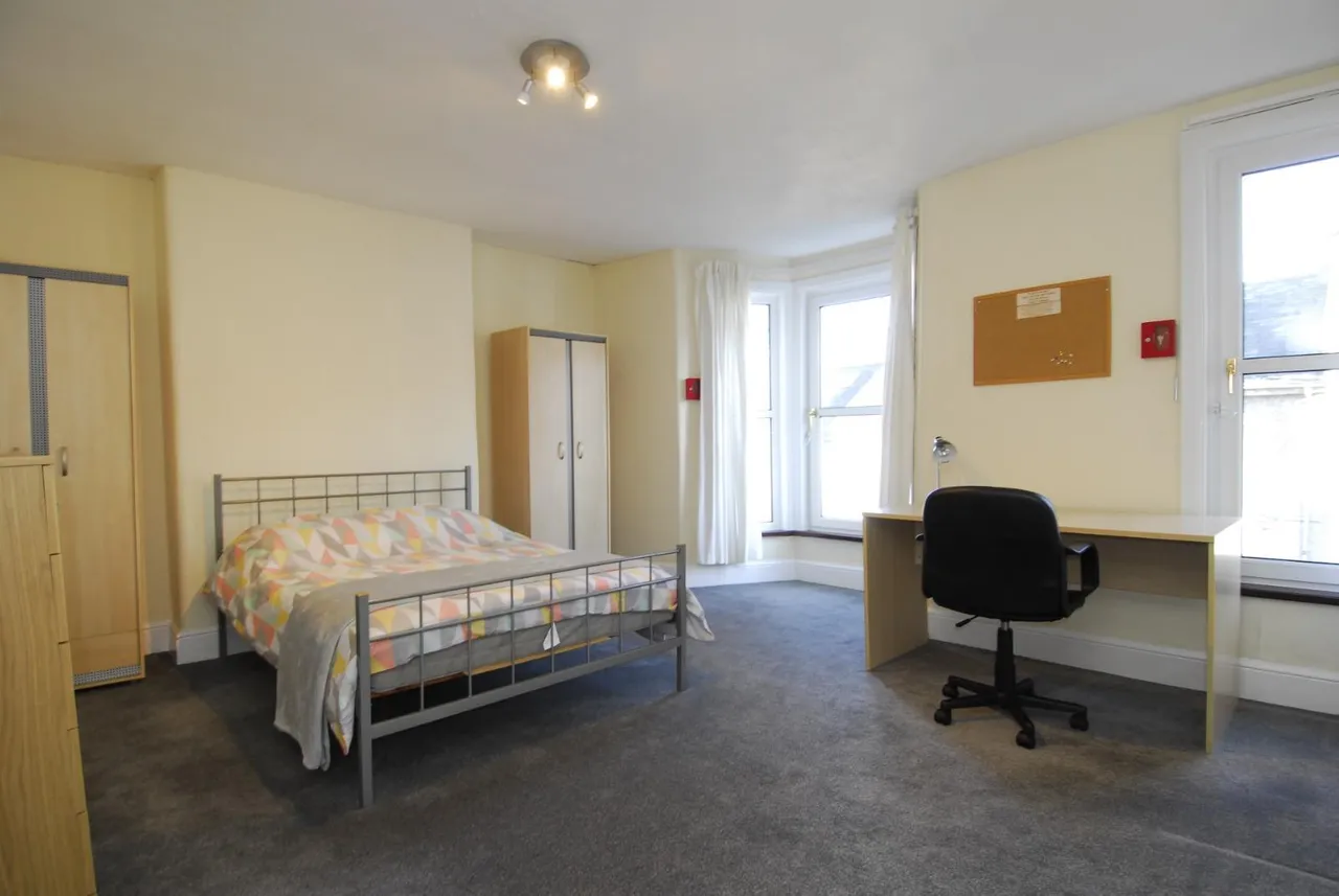 4 bed house to rent, West Hill Road, Plymouth