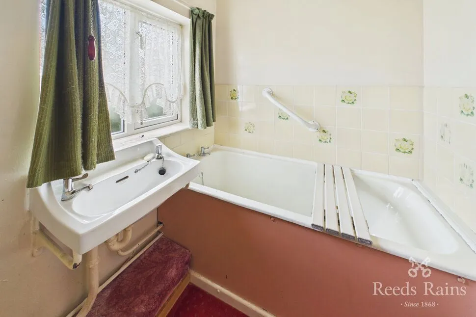Lowedges Crescent, Sheffield, S8, photo 11