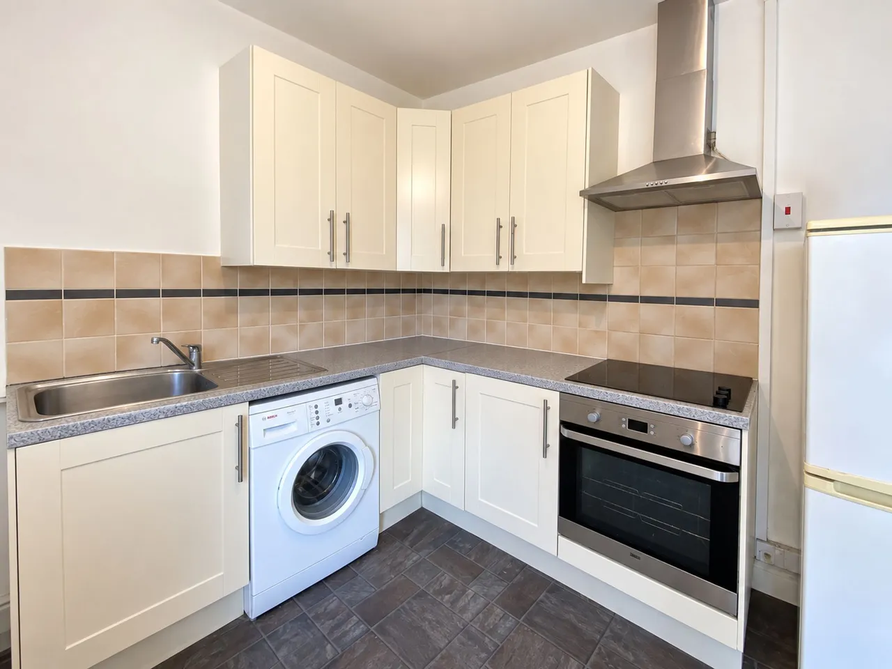 Flat 2, James House, London, 108 James Lane, E10 6HL, photo 5