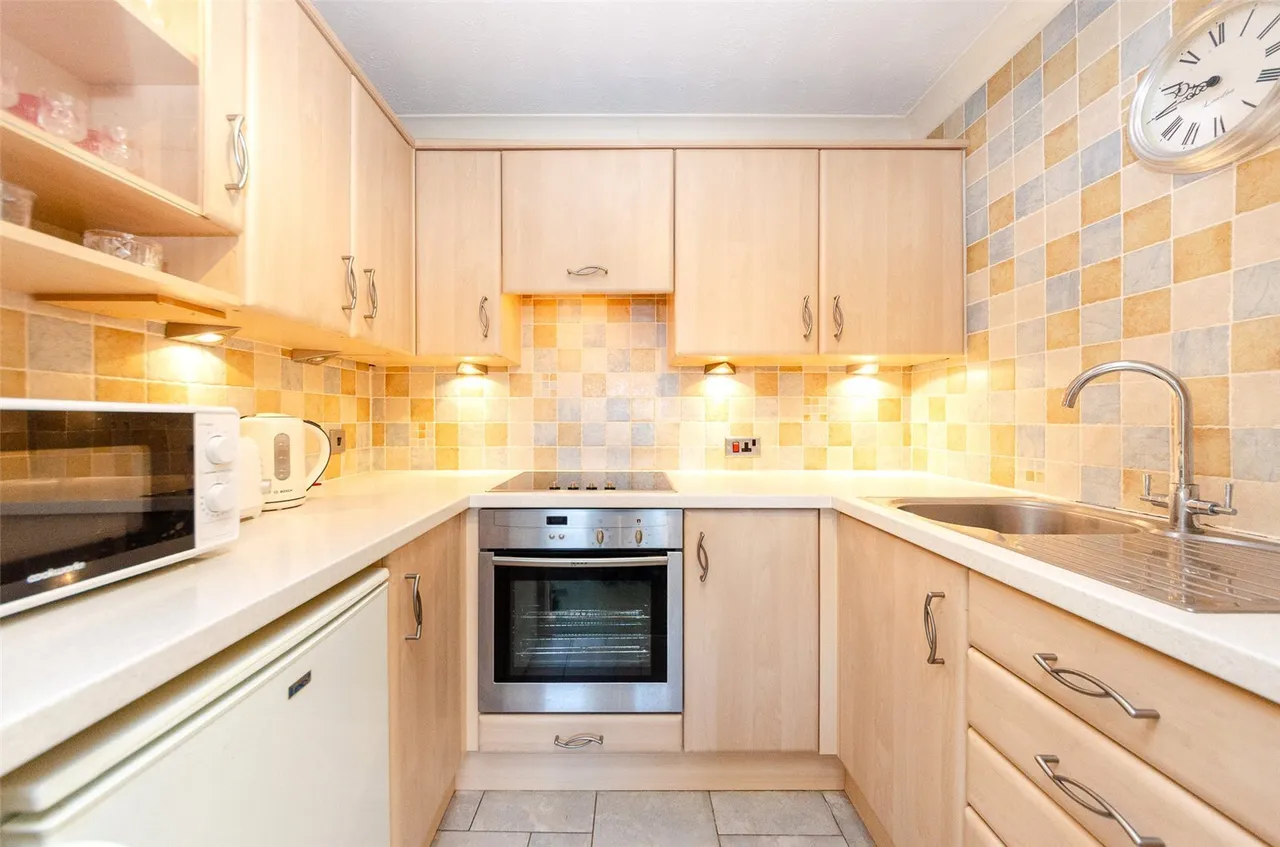 Conway Road, Colwyn Bay, LL29, photo 3